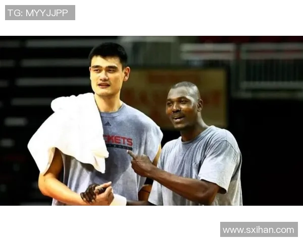 姚明与奥拉朱旺的篮球生涯对比与影响分析