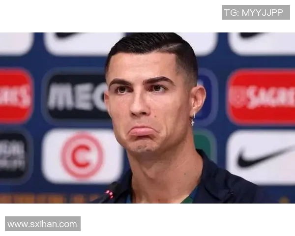 足球明星C罗在家隔离期间分享生活点滴与训练心得引发球迷热议